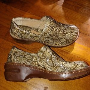 Born B.O.C Clogs. Size 10 M.